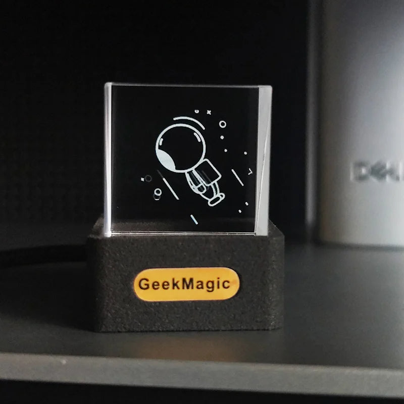 GeekMagic Crystal Holographic Display